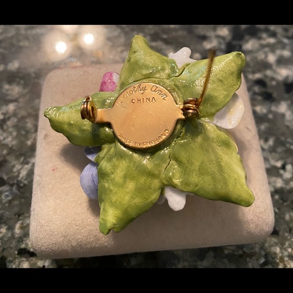 DOROTHY ANN FLOWER PIN - Picture 3 of 5